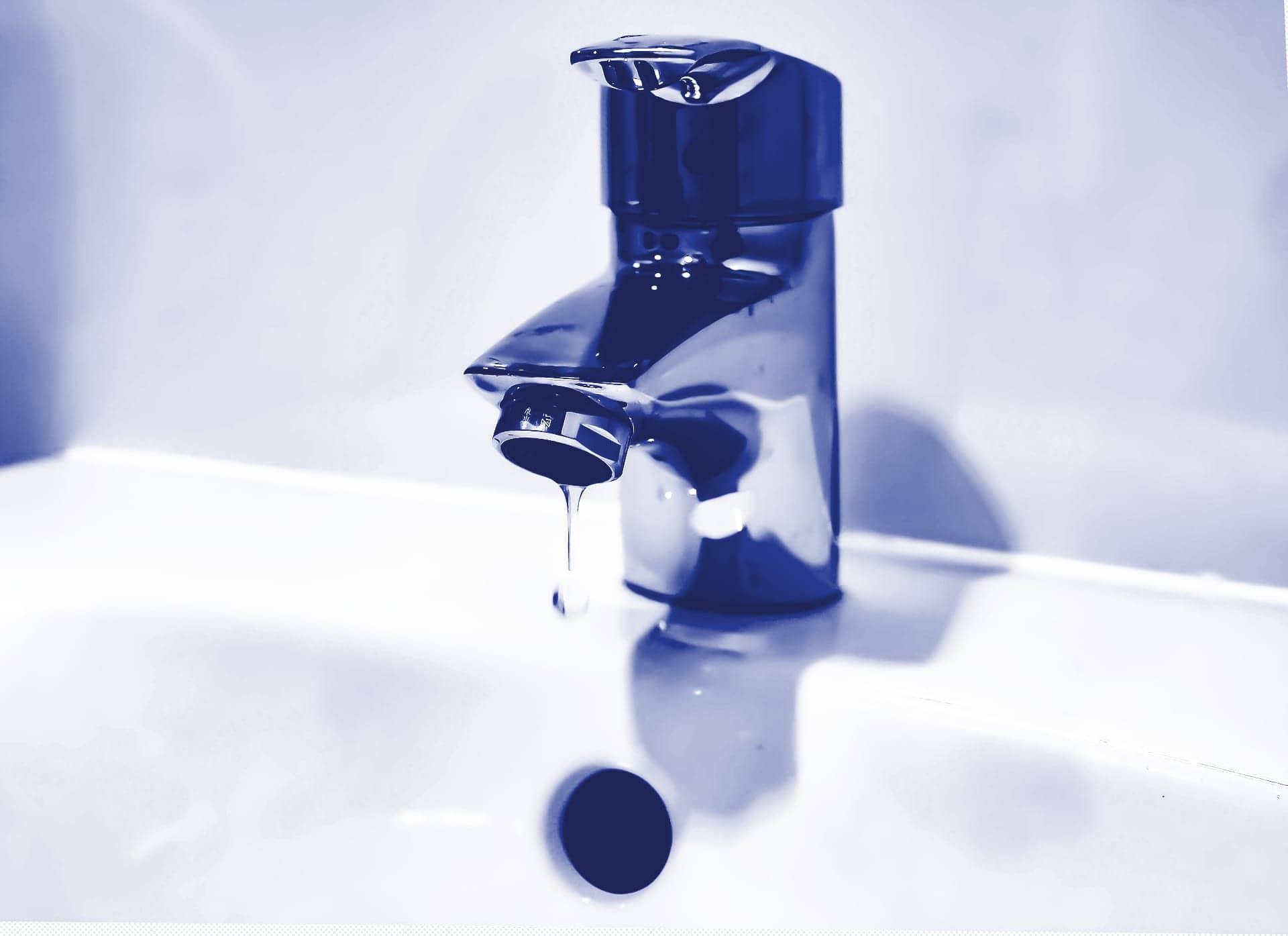 Robinet de lavabo qui goutte
